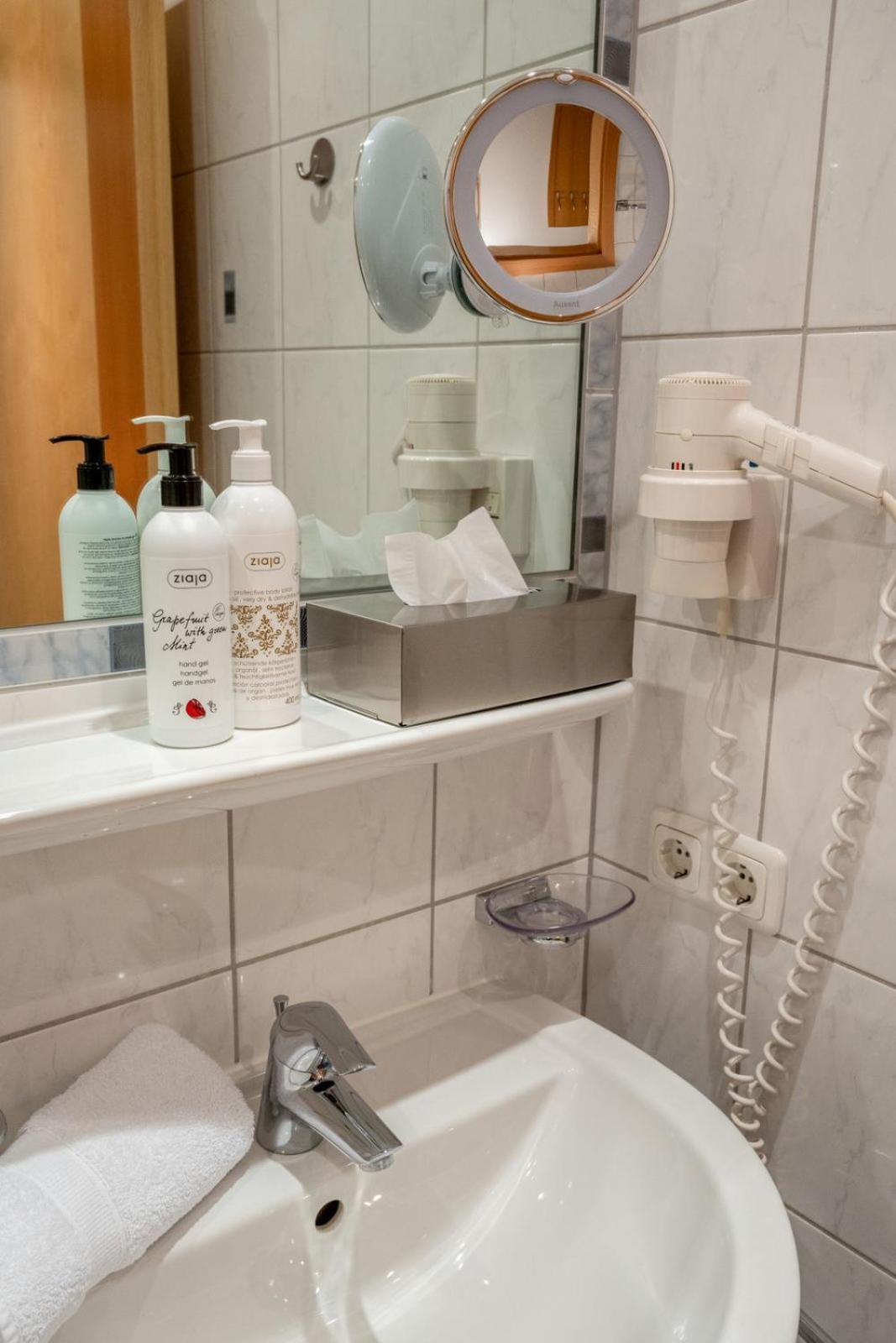 Haus Waldhof Hotell Ischgl Rum bild